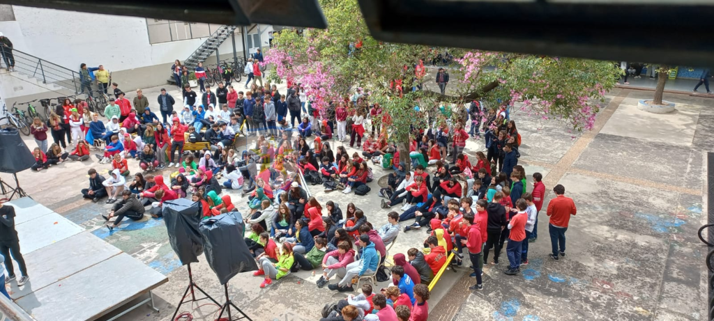 ESTUDIANTINA: COMPETENCIA POR PAÍSES