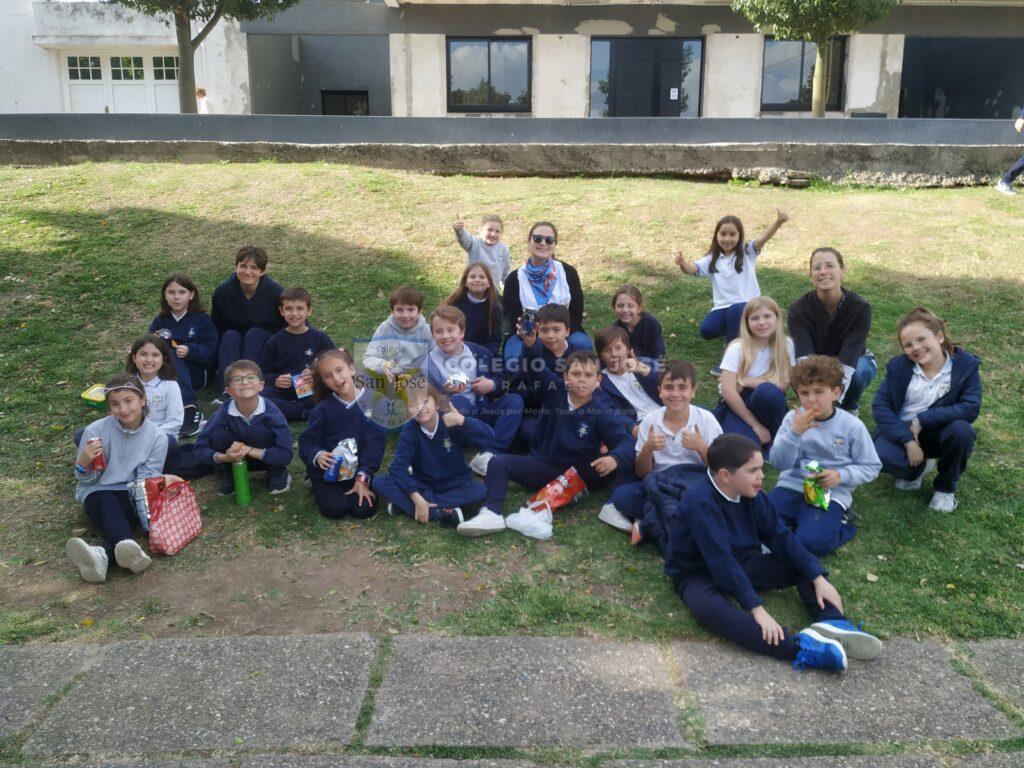 3º GRADO RECORRIÓ EN COLECTIVO LOS DIFERENTES BARRIOS DE NUESTRA CIUDAD