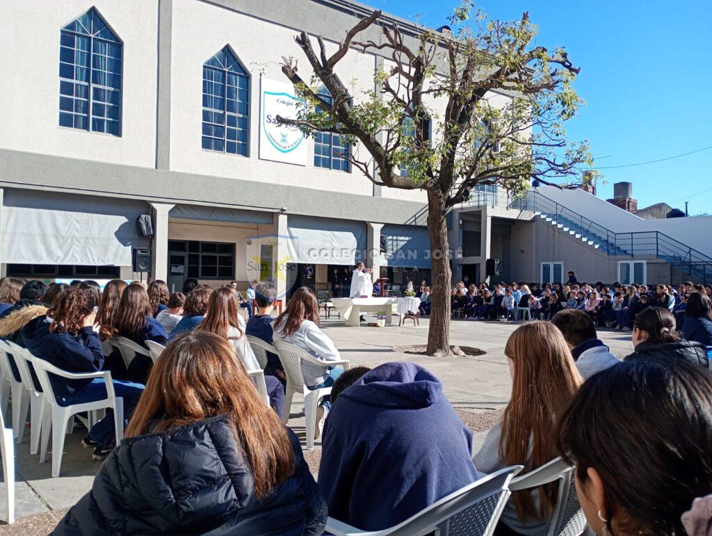 ¡María,  enséñanos a llegar al cielo!.