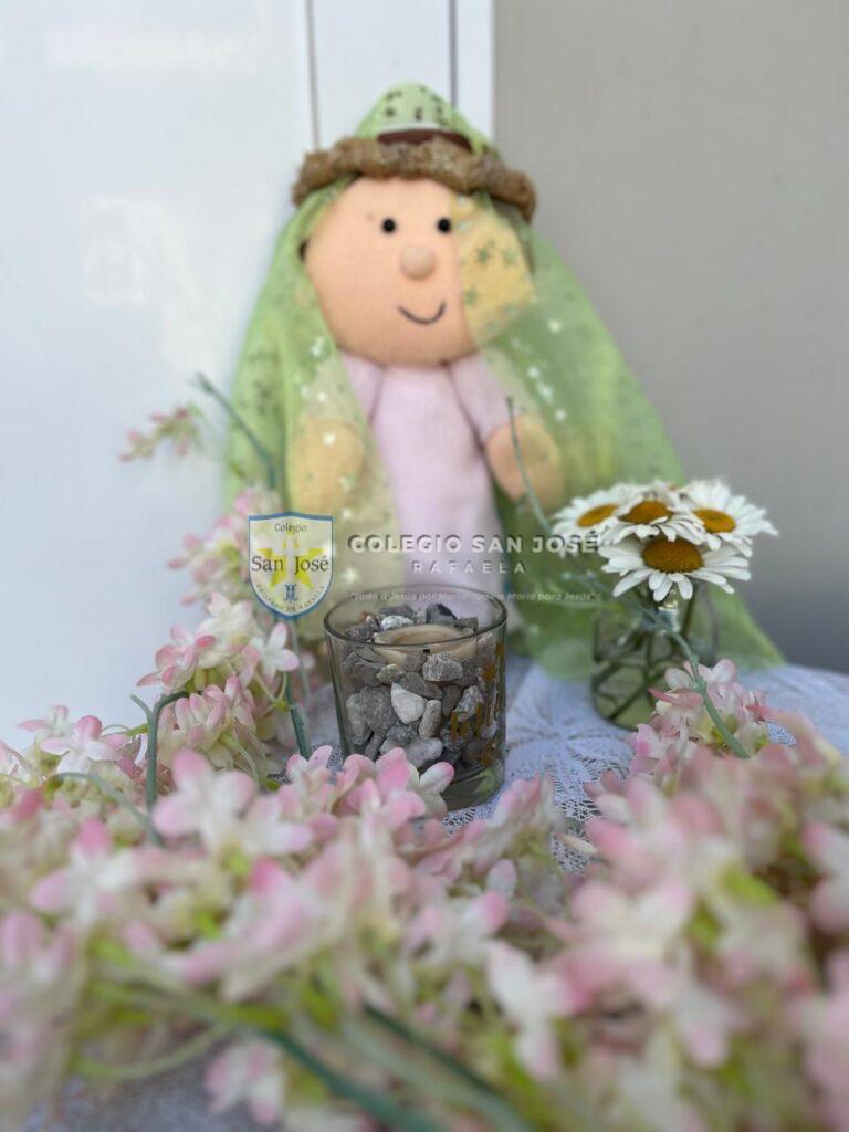 Mes de Maria, la reina del cielo.