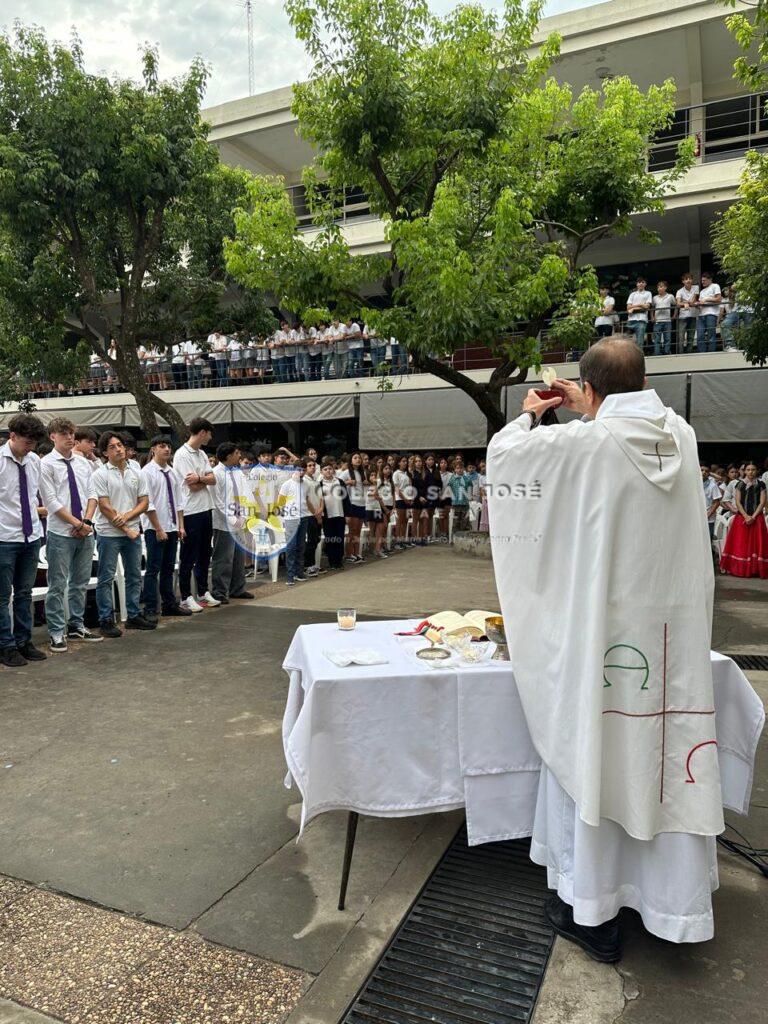 Misa en acción de gracias y acto de colación.