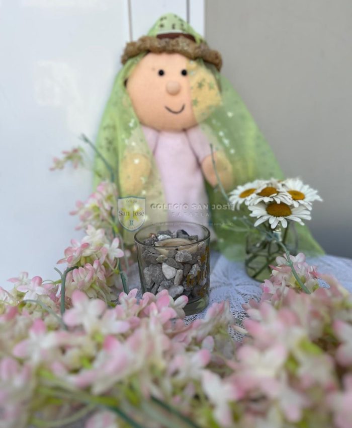 Mes de Maria, la reina del cielo.