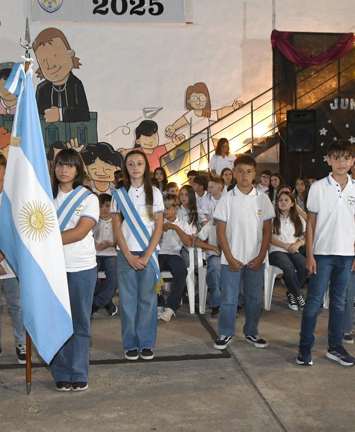 Nuevos abanderados y escoltas para el Ciclo Lectivo 2026.